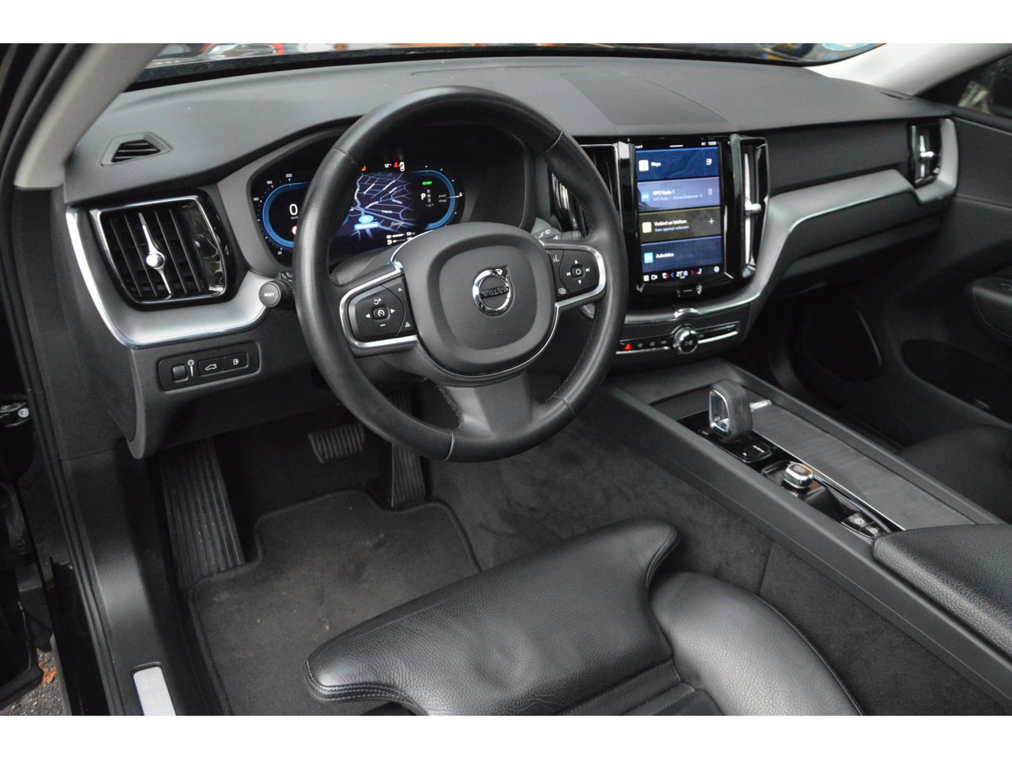Volvo XC60 T6 hybride AWD Long Range | Panoramadak | 360 Camera | Trekhaak | Stoel + Stuur Verwarmd | Memory stoelen | VOC |