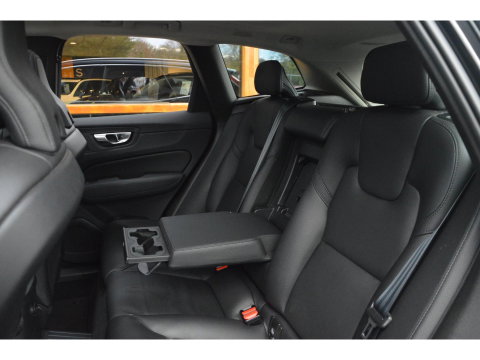 Volvo XC60 T6 hybride AWD Long Range | Panoramadak | 360 Camera | Trekhaak | Stoel + Stuur Verwarmd | Memory stoelen | VOC |