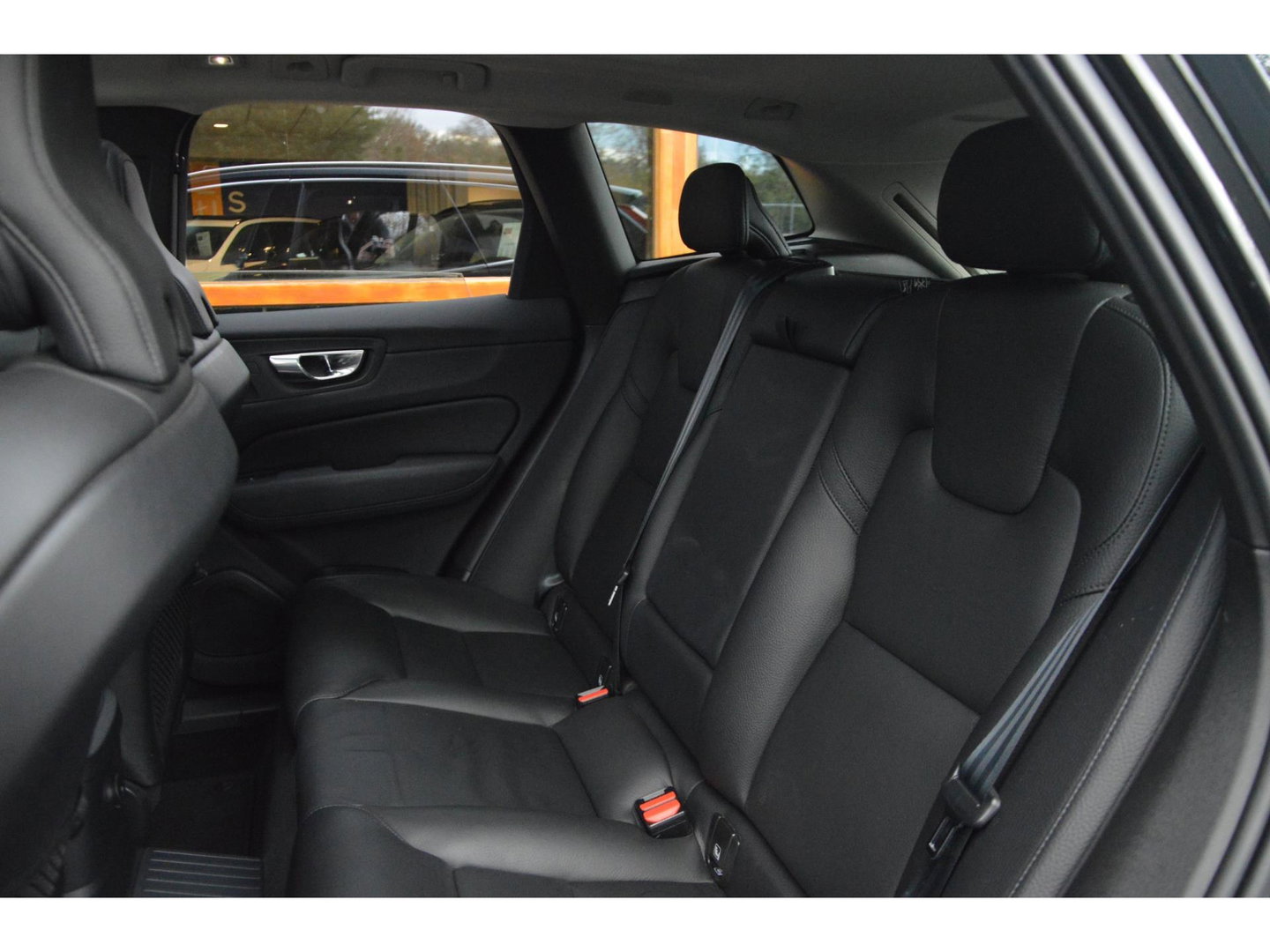 Volvo XC60 T6 hybride AWD Long Range | Panoramadak | 360 Camera | Trekhaak | Stoel + Stuur Verwarmd | Memory stoelen | VOC |
