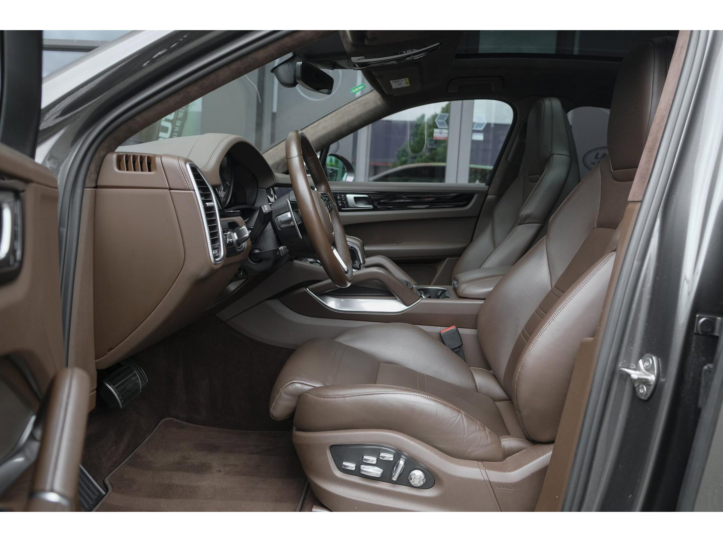 Porsche Cayenne Coupé 4.0 V8 Turbo S 680pk E-Hybrid Panoramadak 4-wielsturing Trekhaak PDCC BOMVOL 1e Eigenaar NLauto 22" LMV