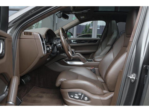 Porsche Cayenne Coupé 4.0 V8 Turbo S 680pk E-Hybrid Panoramadak 4-wielsturing Trekhaak PDCC BOMVOL 1e Eigenaar NLauto 22" LMV
