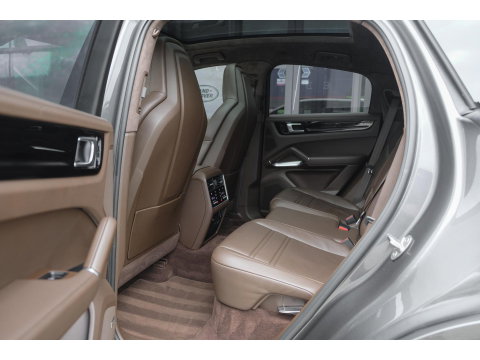 Porsche Cayenne Coupé 4.0 V8 Turbo S 680pk E-Hybrid Panoramadak 4-wielsturing Trekhaak PDCC BOMVOL 1e Eigenaar NLauto 22" LMV