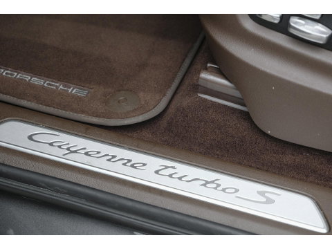 Porsche Cayenne Coupé 4.0 V8 Turbo S 680pk E-Hybrid Panoramadak 4-wielsturing Trekhaak PDCC BOMVOL 1e Eigenaar NLauto 22" LMV