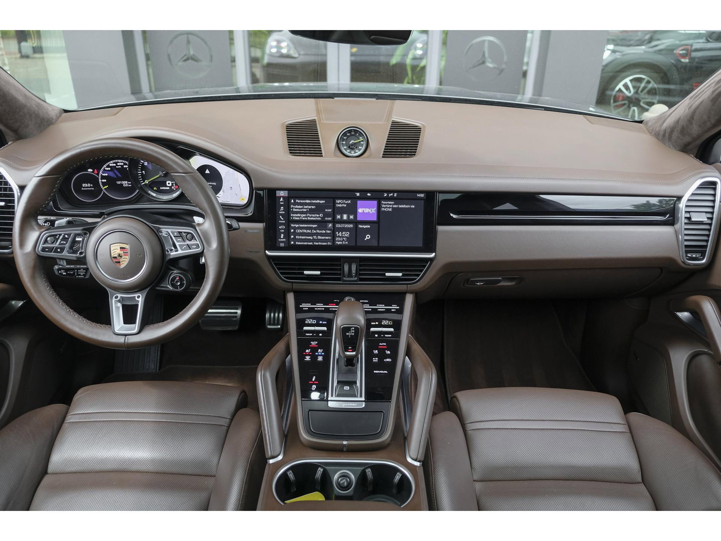 Porsche Cayenne Coupé 4.0 V8 Turbo S 680pk E-Hybrid Panoramadak 4-wielsturing Trekhaak PDCC BOMVOL 1e Eigenaar NLauto 22" LMV