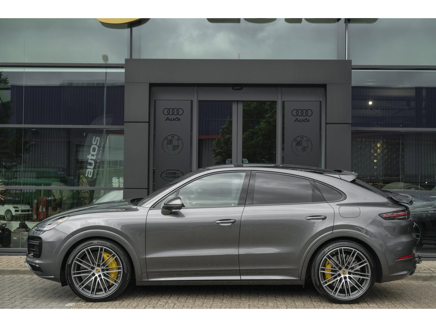 Porsche Cayenne Coupé 4.0 V8 Turbo S 680pk E-Hybrid Panoramadak 4-wielsturing Trekhaak PDCC BOMVOL 1e Eigenaar NLauto 22" LMV