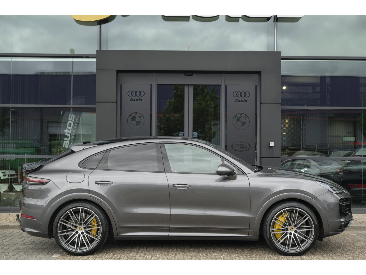 Porsche Cayenne Coupé 4.0 V8 Turbo S 680pk E-Hybrid Panoramadak 4-wielsturing Trekhaak PDCC BOMVOL 1e Eigenaar NLauto 22" LMV