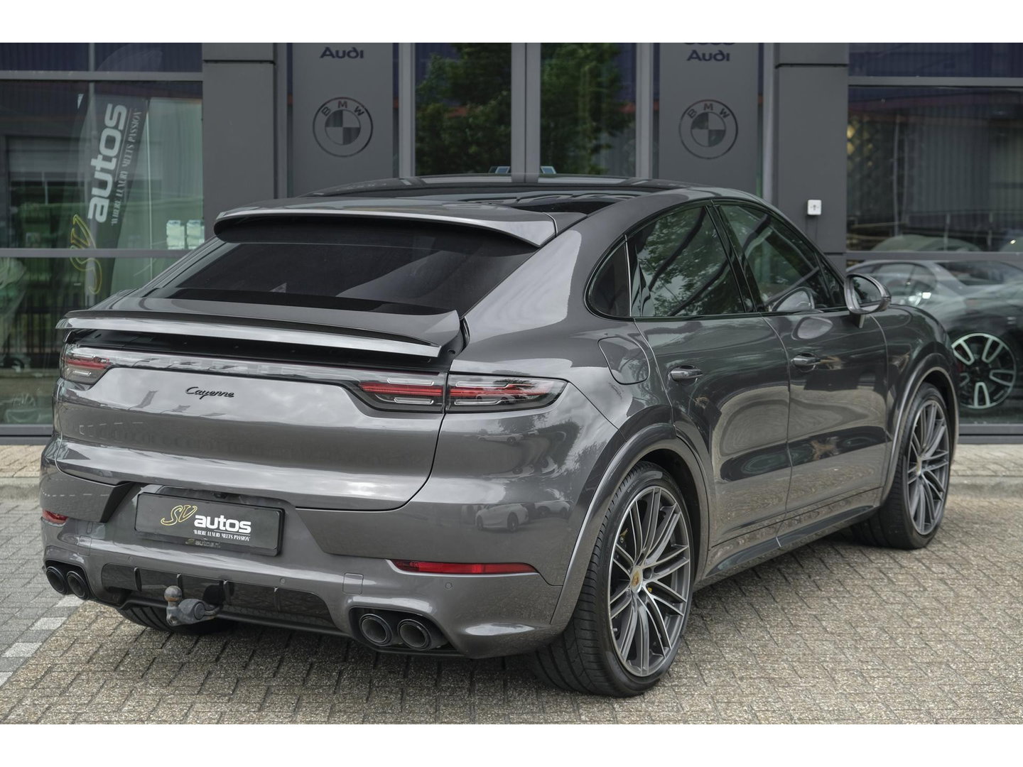 Porsche Cayenne Coupé 4.0 V8 Turbo S 680pk E-Hybrid Panoramadak 4-wielsturing Trekhaak PDCC BOMVOL 1e Eigenaar NLauto 22" LMV