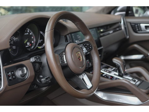 Porsche Cayenne Coupé 4.0 V8 Turbo S 680pk E-Hybrid Panoramadak 4-wielsturing Trekhaak PDCC BOMVOL 1e Eigenaar NLauto 22" LMV