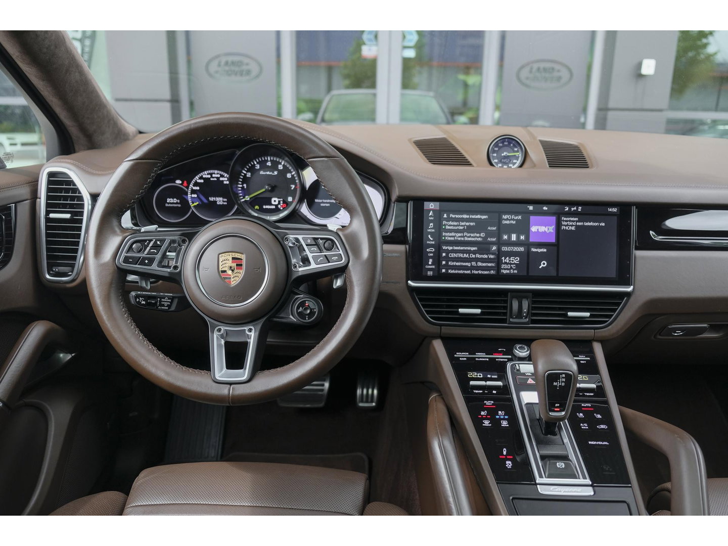 Porsche Cayenne Coupé 4.0 V8 Turbo S 680pk E-Hybrid Panoramadak 4-wielsturing Trekhaak PDCC BOMVOL 1e Eigenaar NLauto 22" LMV