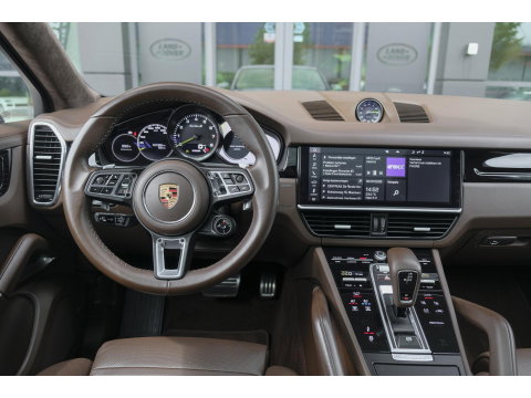 Porsche Cayenne Coupé 4.0 V8 Turbo S 680pk E-Hybrid Panoramadak 4-wielsturing Trekhaak PDCC BOMVOL 1e Eigenaar NLauto 22" LMV