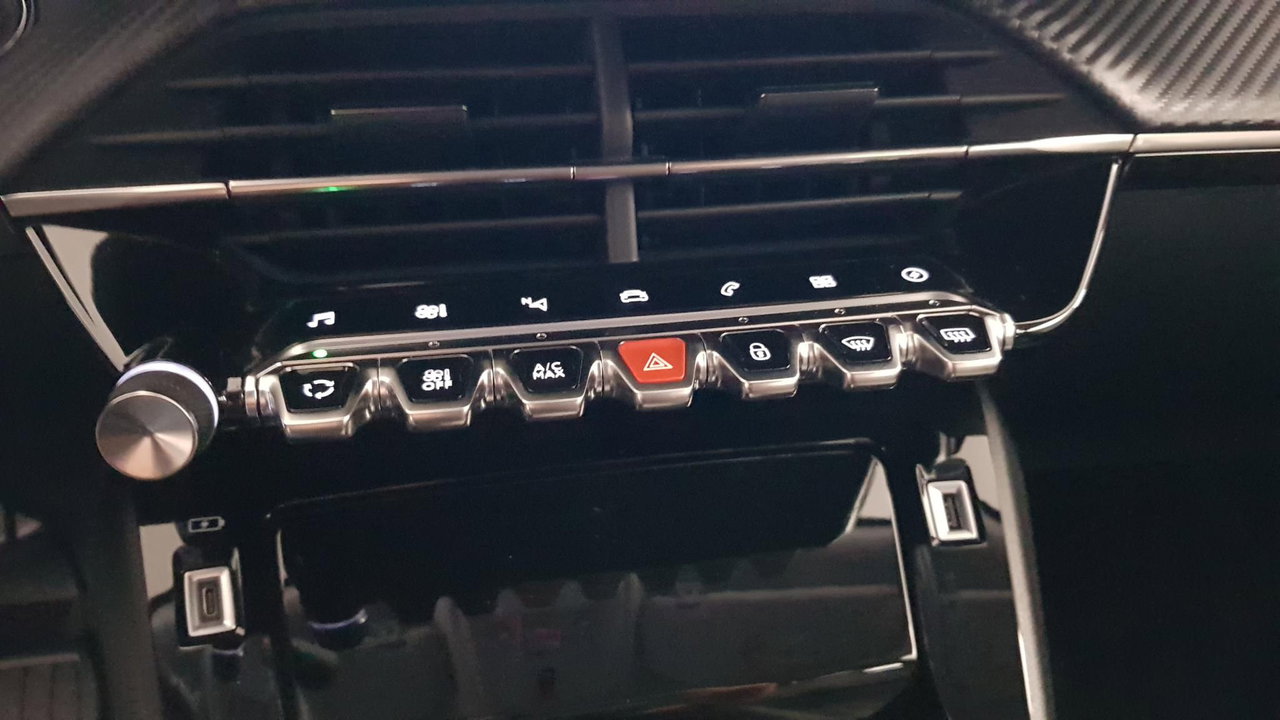 Peugeot e-2008