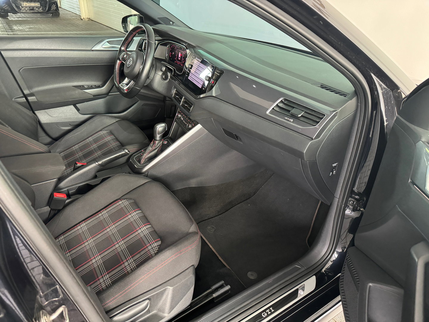 Volkswagen Polo 2.0 TSI GTI Pano|Beats|Camera|Keyless|Dodehoek