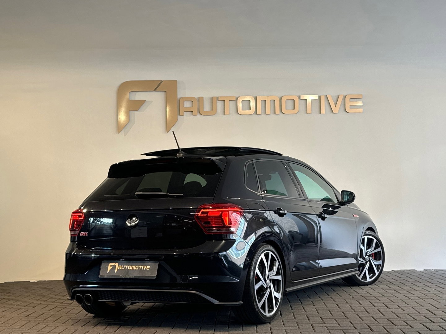 Volkswagen Polo 2.0 TSI GTI Pano|Beats|Camera|Keyless|Dodehoek