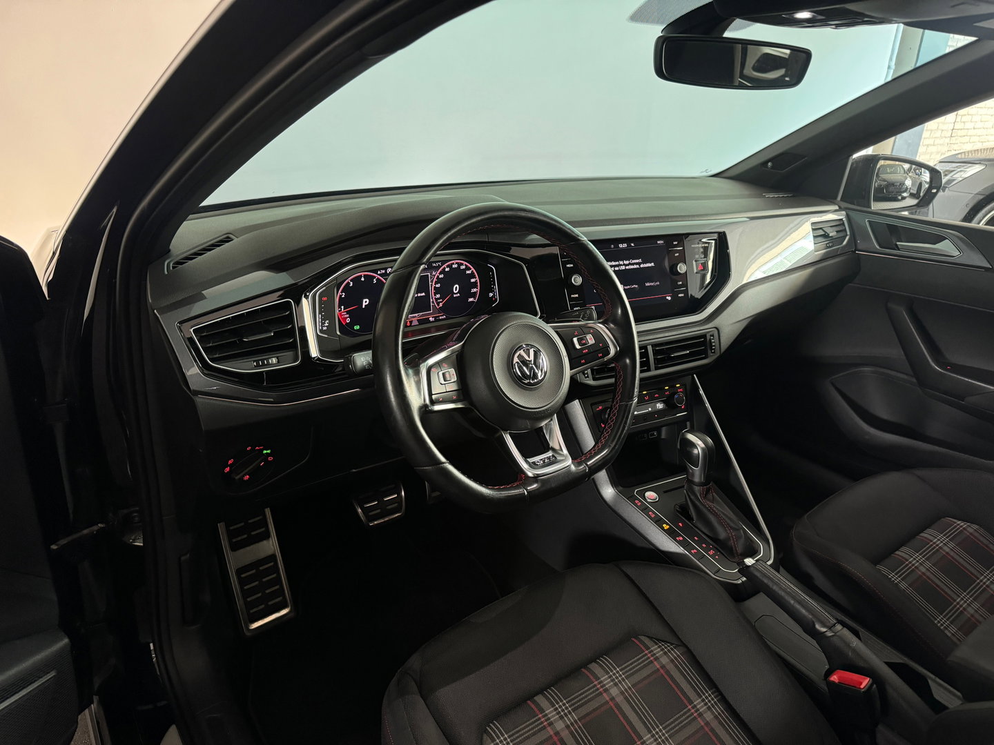 Volkswagen Polo 2.0 TSI GTI Pano|Beats|Camera|Keyless|Dodehoek