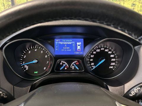 Ford Focus 1.0 EcoBoost Titanium | Achteruitrijcamera | Parkeersensoren | Cruise Control | Elektrische Bestuurdersstoel | Stoelverwarming | 16" Lichtmetaal | Isofix | Bluetooth