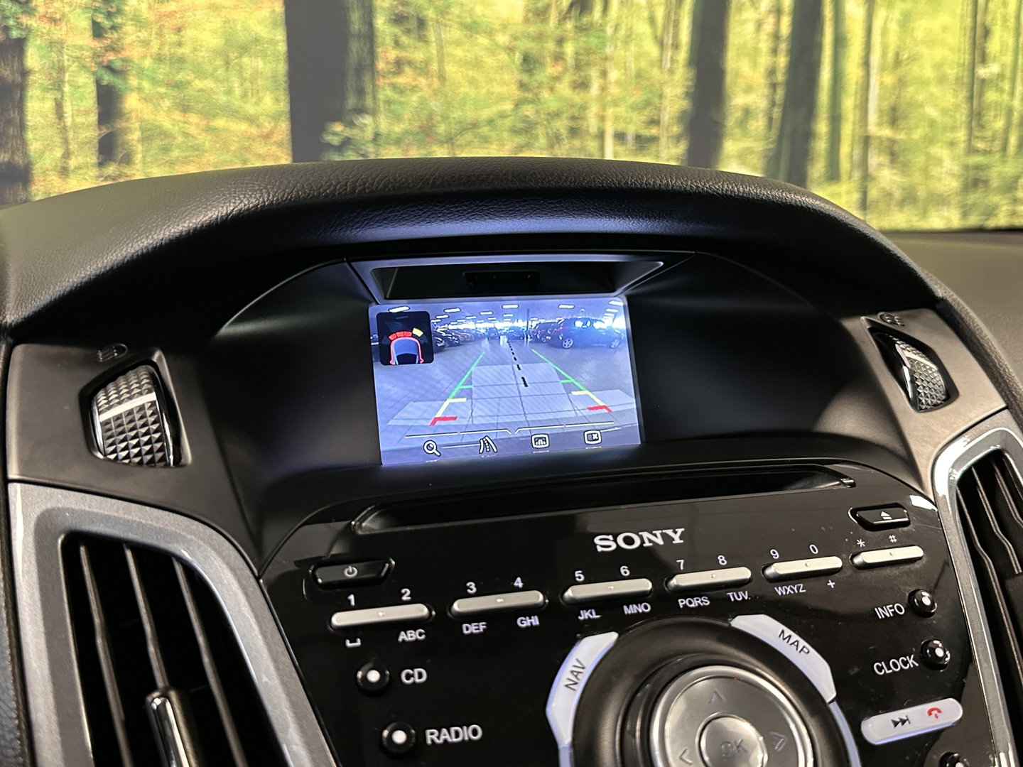 Ford Focus 1.0 EcoBoost Titanium | Achteruitrijcamera | Parkeersensoren | Cruise Control | Elektrische Bestuurdersstoel | Stoelverwarming | 16" Lichtmetaal | Isofix | Bluetooth