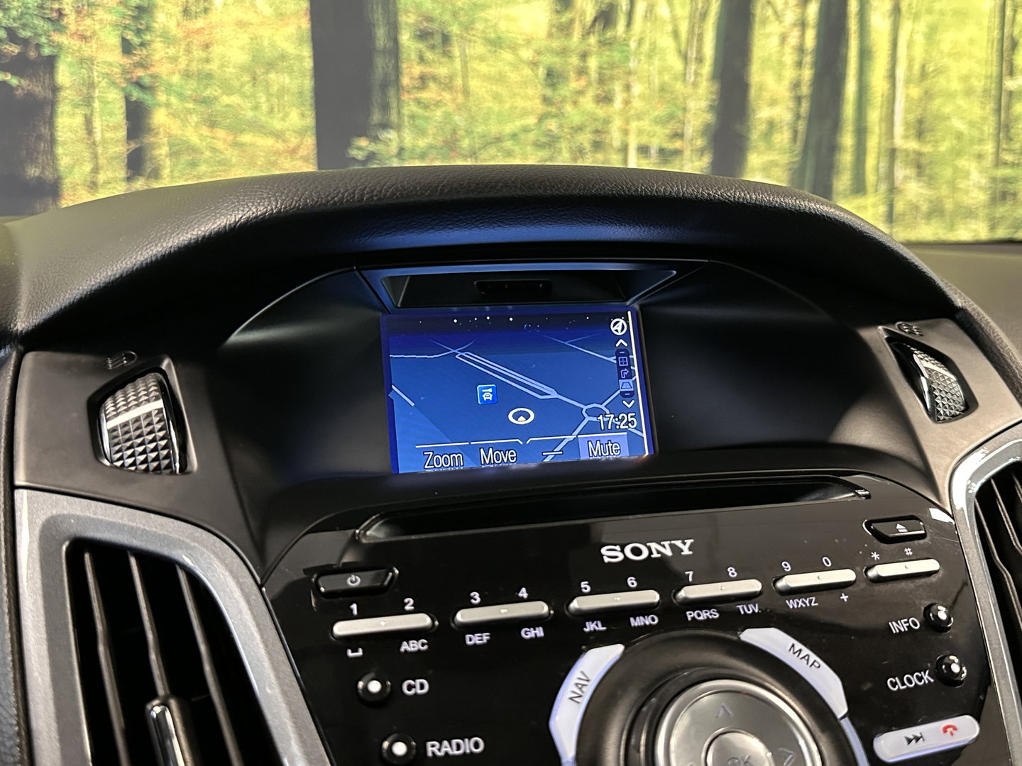 Ford Focus 1.0 EcoBoost Titanium | Achteruitrijcamera | Parkeersensoren | Cruise Control | Elektrische Bestuurdersstoel | Stoelverwarming | 16" Lichtmetaal | Isofix | Bluetooth