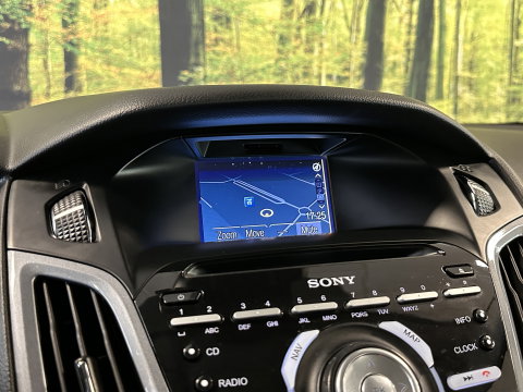 Ford Focus 1.0 EcoBoost Titanium | Achteruitrijcamera | Parkeersensoren | Cruise Control | Elektrische Bestuurdersstoel | Stoelverwarming | 16" Lichtmetaal | Isofix | Bluetooth