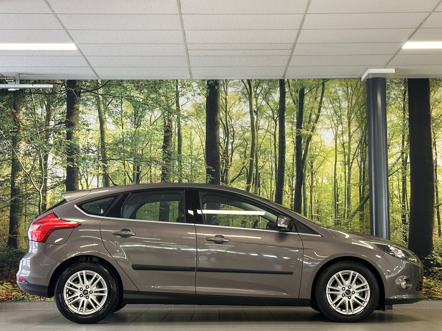 Ford Focus 1.0 EcoBoost Titanium | Achteruitrijcamera | Parkeersensoren | Cruise Control | Elektrische Bestuurdersstoel | Stoelverwarming | 16" Lichtmetaal | Isofix | Bluetooth