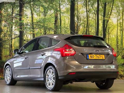 Ford Focus 1.0 EcoBoost Titanium | Achteruitrijcamera | Parkeersensoren | Cruise Control | Elektrische Bestuurdersstoel | Stoelverwarming | 16" Lichtmetaal | Isofix | Bluetooth