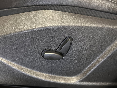 Ford Focus 1.0 EcoBoost Titanium | Achteruitrijcamera | Parkeersensoren | Cruise Control | Elektrische Bestuurdersstoel | Stoelverwarming | 16" Lichtmetaal | Isofix | Bluetooth