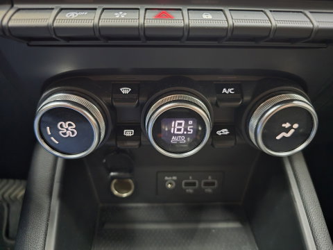 Renault Captur 1.3 TCe 130 Intens Trekhaak LED Navi Clima Cruise Camera LM