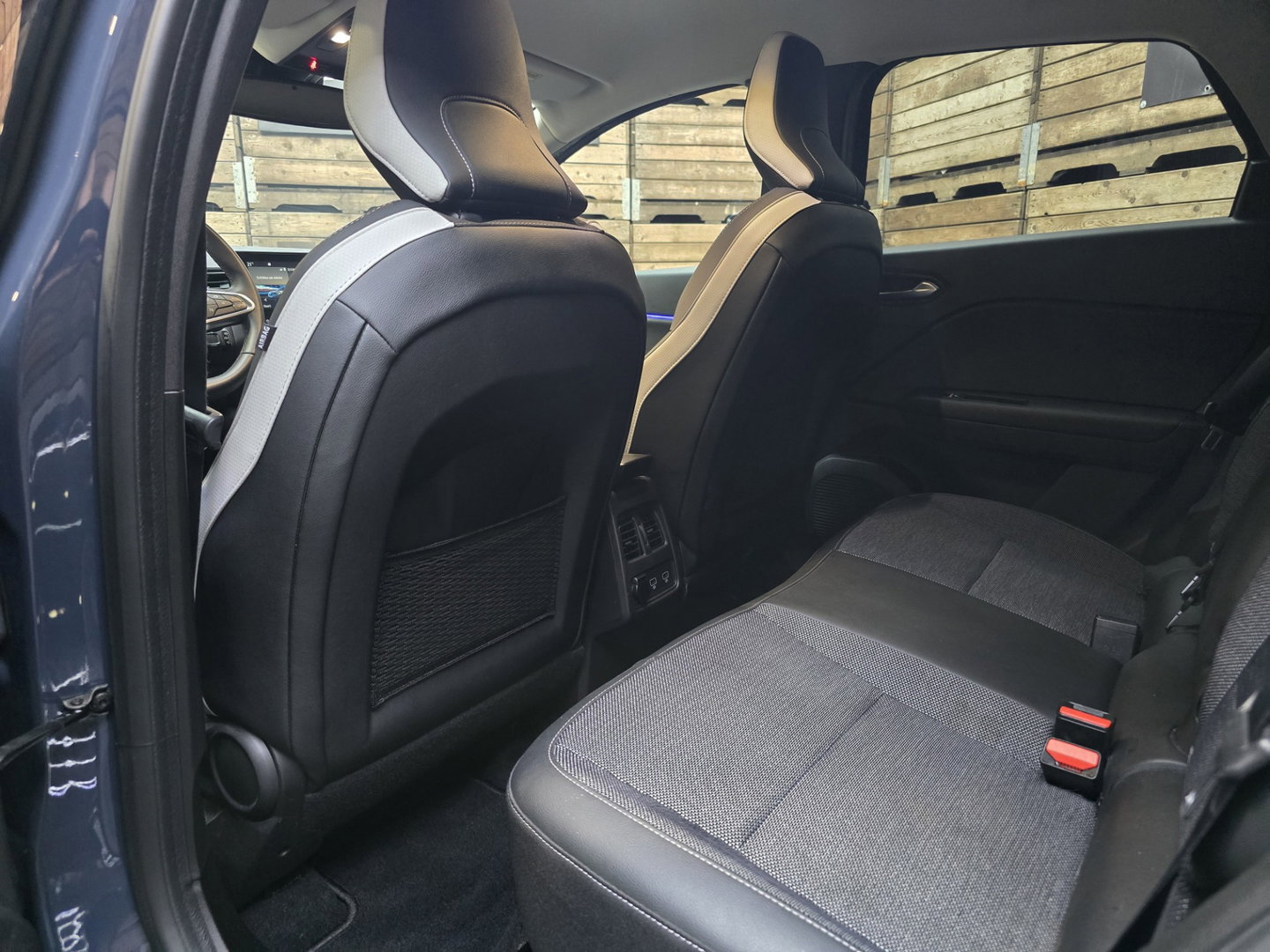Renault Captur 1.3 TCe 130 Intens Trekhaak LED Navi Clima Cruise Camera LM