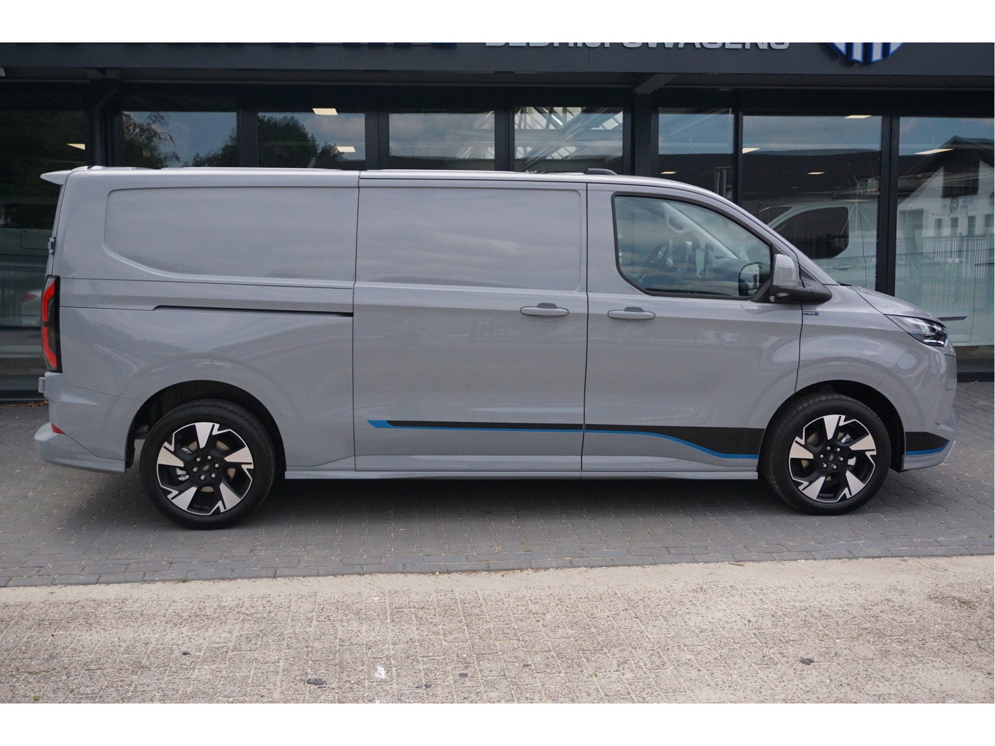 Ford Transit Custom 340L 218PK 71KWH Sport AUT Elektrisch Navi, ACC, 360° Cam, Matrix LED, B&O, 19" LM, 2x Schuifdeur!! NR. P01*