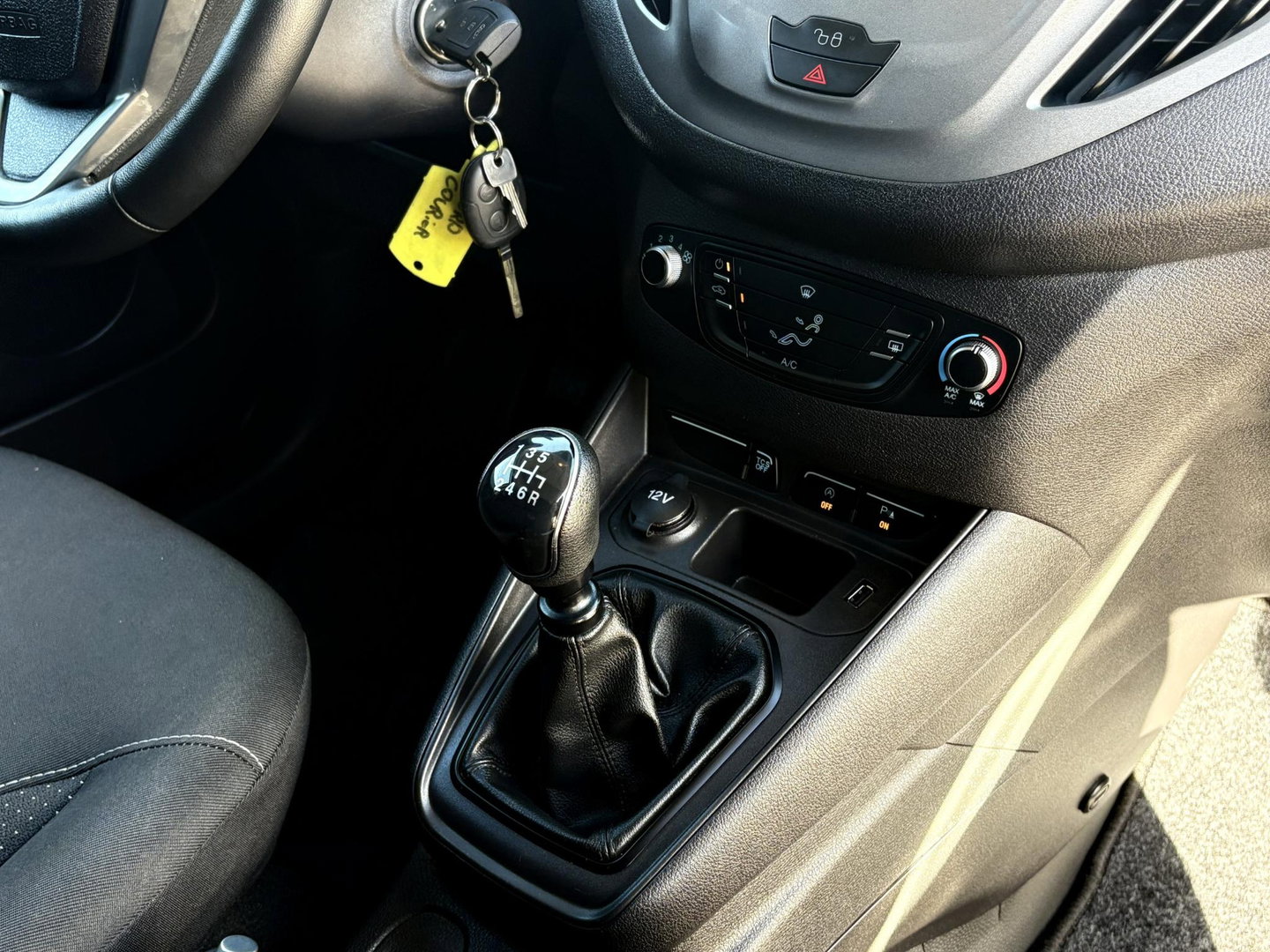Ford Transit Courier 1.5 TDCI SPORT | CRUISE| EURO 6 | 2x SCHUIF | CARPLAY |