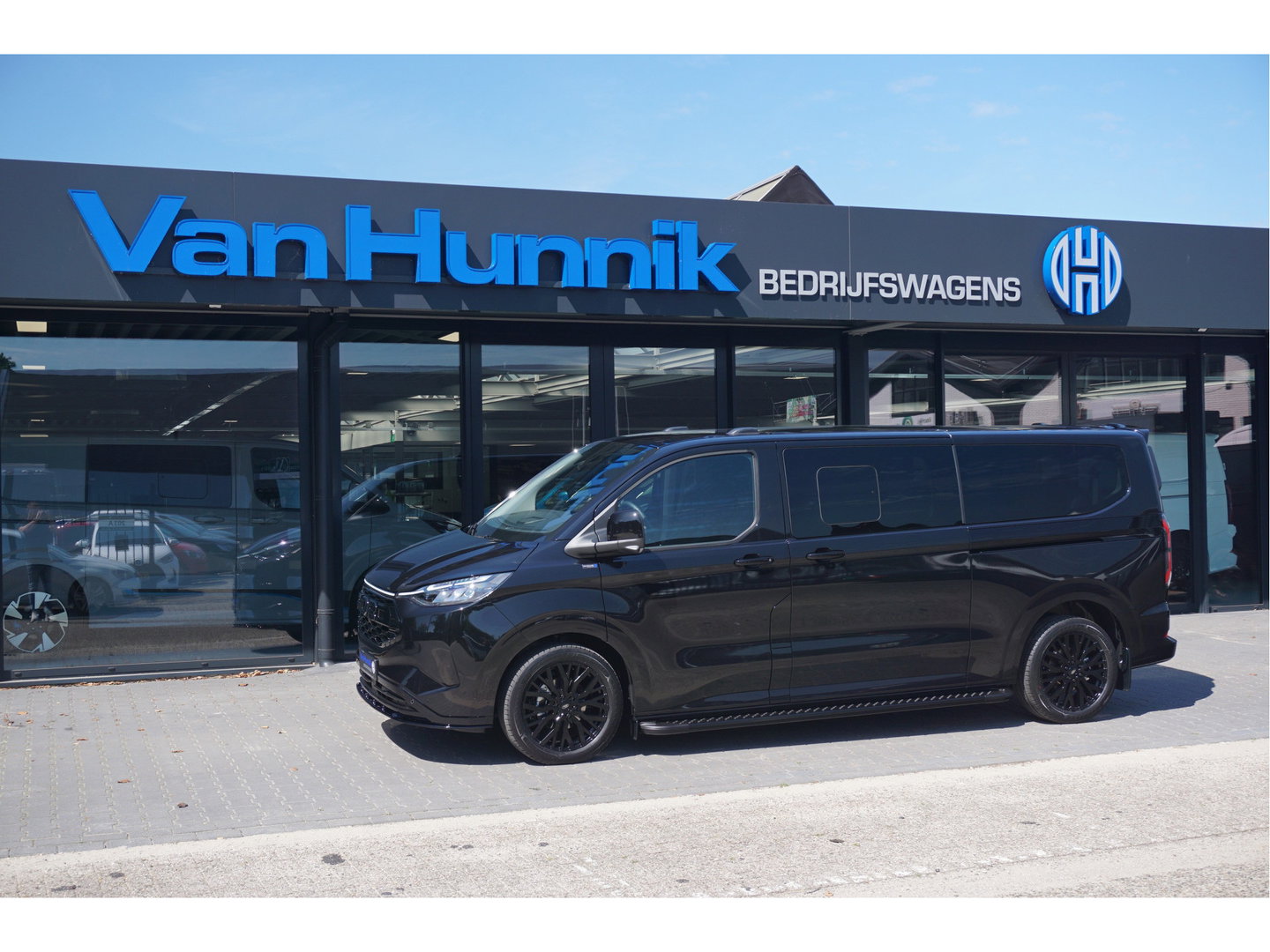 Ford Transit Custom Tourneo 340L 2.5 PHEV 233PK JWR NIGHT EDITION PRIJS INCL. BPM Luxe 8 Zits, Leder, 19" LM, B&O, Pano, Elec. Schuifdeur, Trekhaak!! NR. TR4