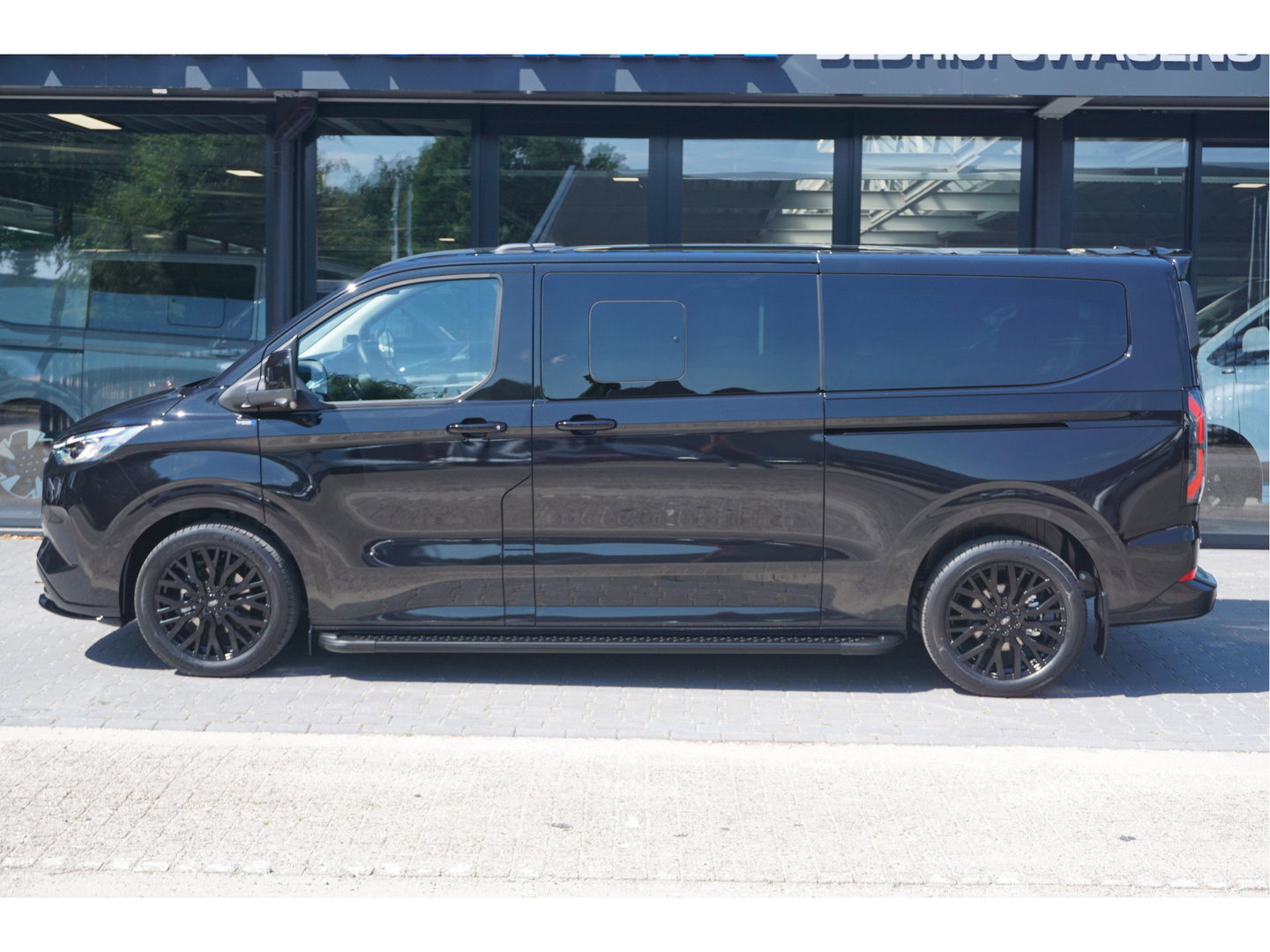 Ford Transit Custom Tourneo 340L 2.5 PHEV 233PK JWR NIGHT EDITION PRIJS INCL. BPM Luxe 8 Zits, Leder, 19" LM, B&O, Pano, Elec. Schuifdeur, Trekhaak!! NR. TR4