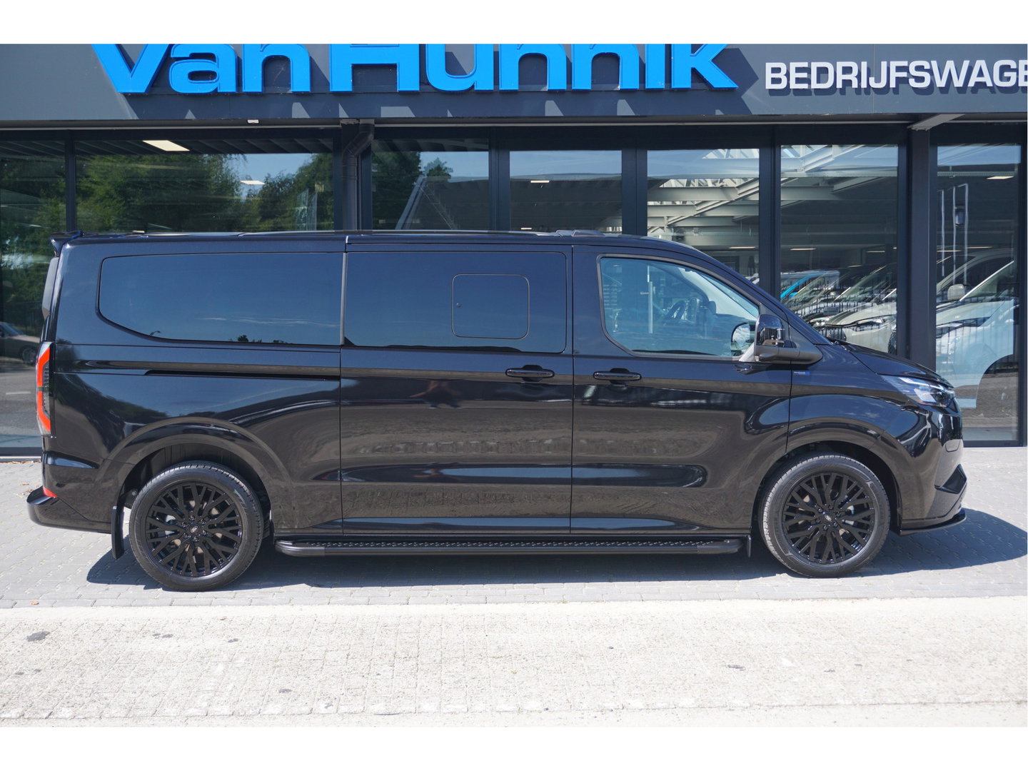Ford Transit Custom Tourneo 340L 2.5 PHEV 233PK JWR NIGHT EDITION PRIJS INCL. BPM Luxe 8 Zits, Leder, 19" LM, B&O, Pano, Elec. Schuifdeur, Trekhaak!! NR. TR4