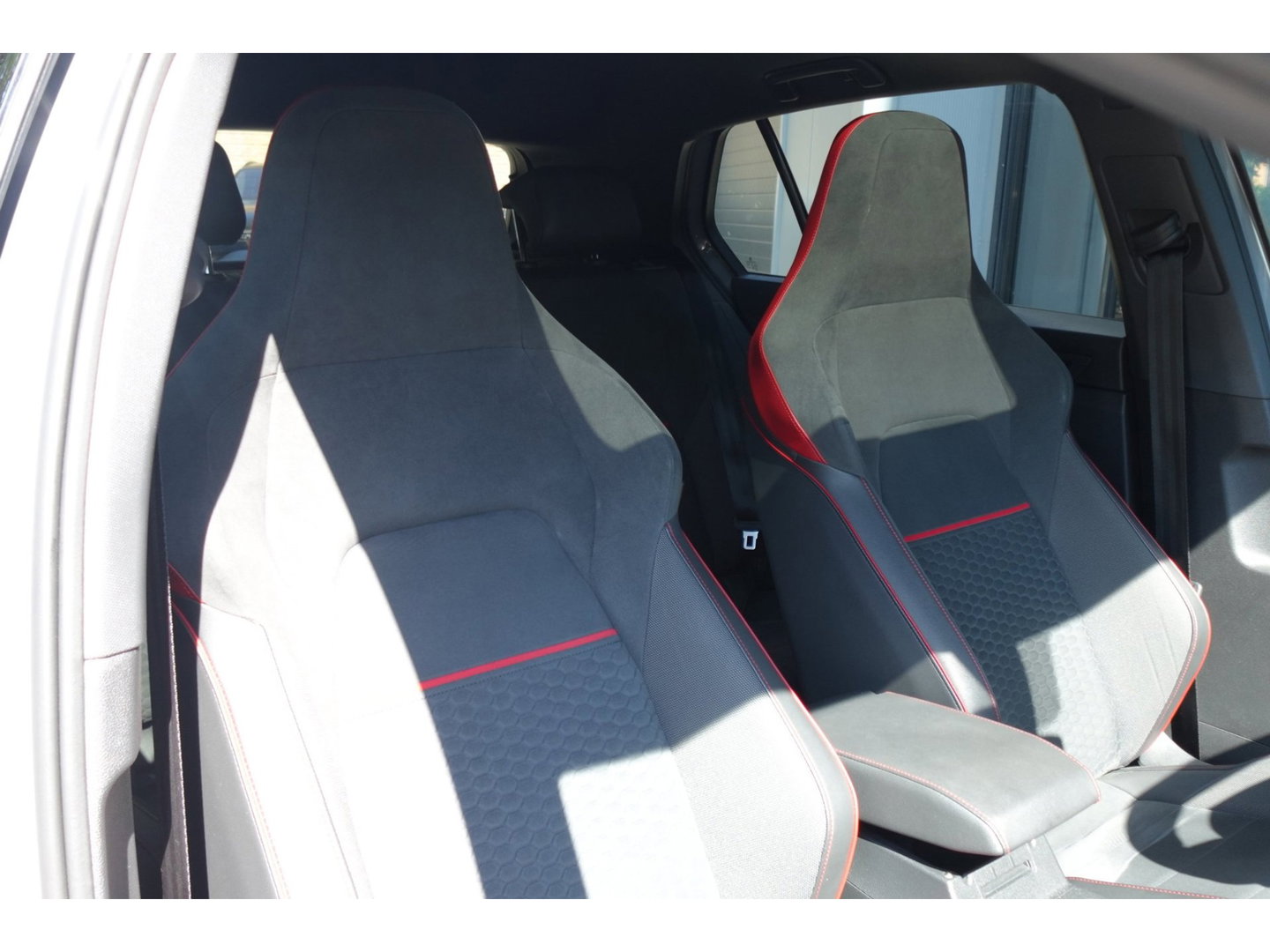 Volkswagen Golf 2.0 TSI GTI PANO H&K KEYLESS HUD'