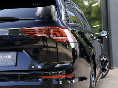 Volkswagen Golf Variant 1.5 eTSI R-Line 150PK DSG 150PK