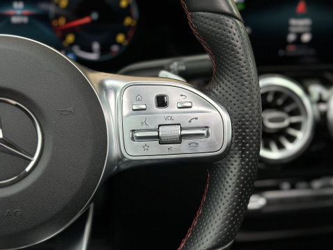 Mercedes-Benz GLA 250 4MATIC AMG Line | Panoramadak | Achteruitrijcamera | Apple Carplay | Android Auto | Sfeerverlichting | Cruise Control | Parkeersensoren | Elektrische Achterklep | Stoelverwarming