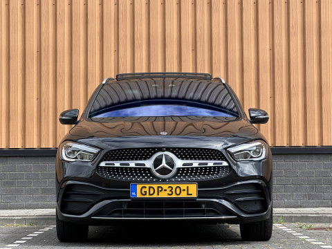 Mercedes-Benz GLA 250 4MATIC AMG Line | Panoramadak | Achteruitrijcamera | Apple Carplay | Android Auto | Sfeerverlichting | Cruise Control | Parkeersensoren | Elektrische Achterklep | Stoelverwarming
