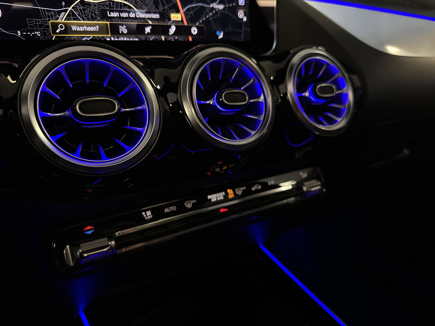 Mercedes-Benz GLA 250 4MATIC AMG Line | Panoramadak | Achteruitrijcamera | Apple Carplay | Android Auto | Sfeerverlichting | Cruise Control | Parkeersensoren | Elektrische Achterklep | Stoelverwarming