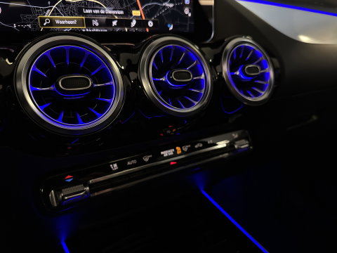 Mercedes-Benz GLA 250 4MATIC AMG Line | Panoramadak | Achteruitrijcamera | Apple Carplay | Android Auto | Sfeerverlichting | Cruise Control | Parkeersensoren | Elektrische Achterklep | Stoelverwarming