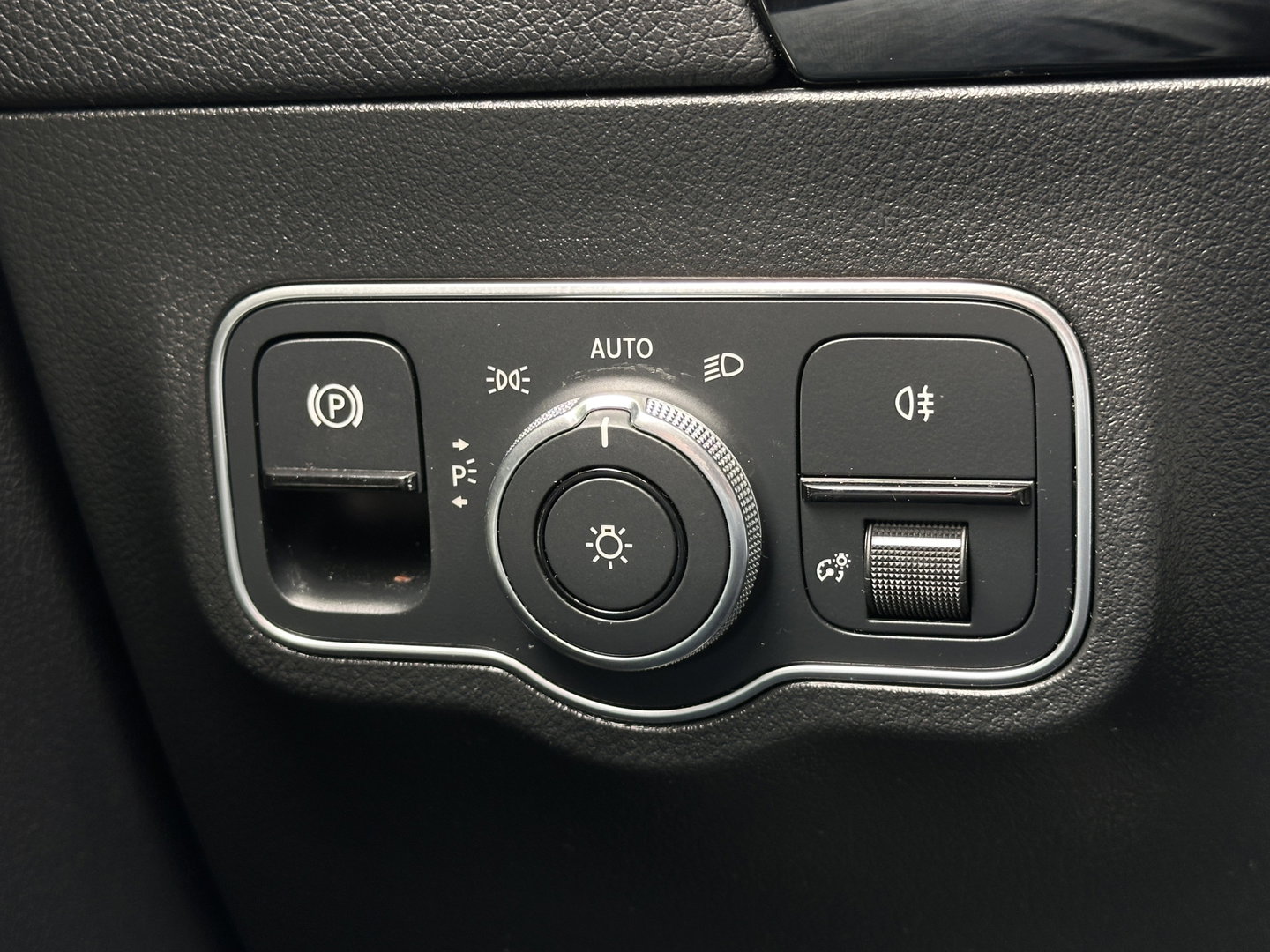 Mercedes-Benz GLA 250 4MATIC AMG Line | Panoramadak | Achteruitrijcamera | Apple Carplay | Android Auto | Sfeerverlichting | Cruise Control | Parkeersensoren | Elektrische Achterklep | Stoelverwarming