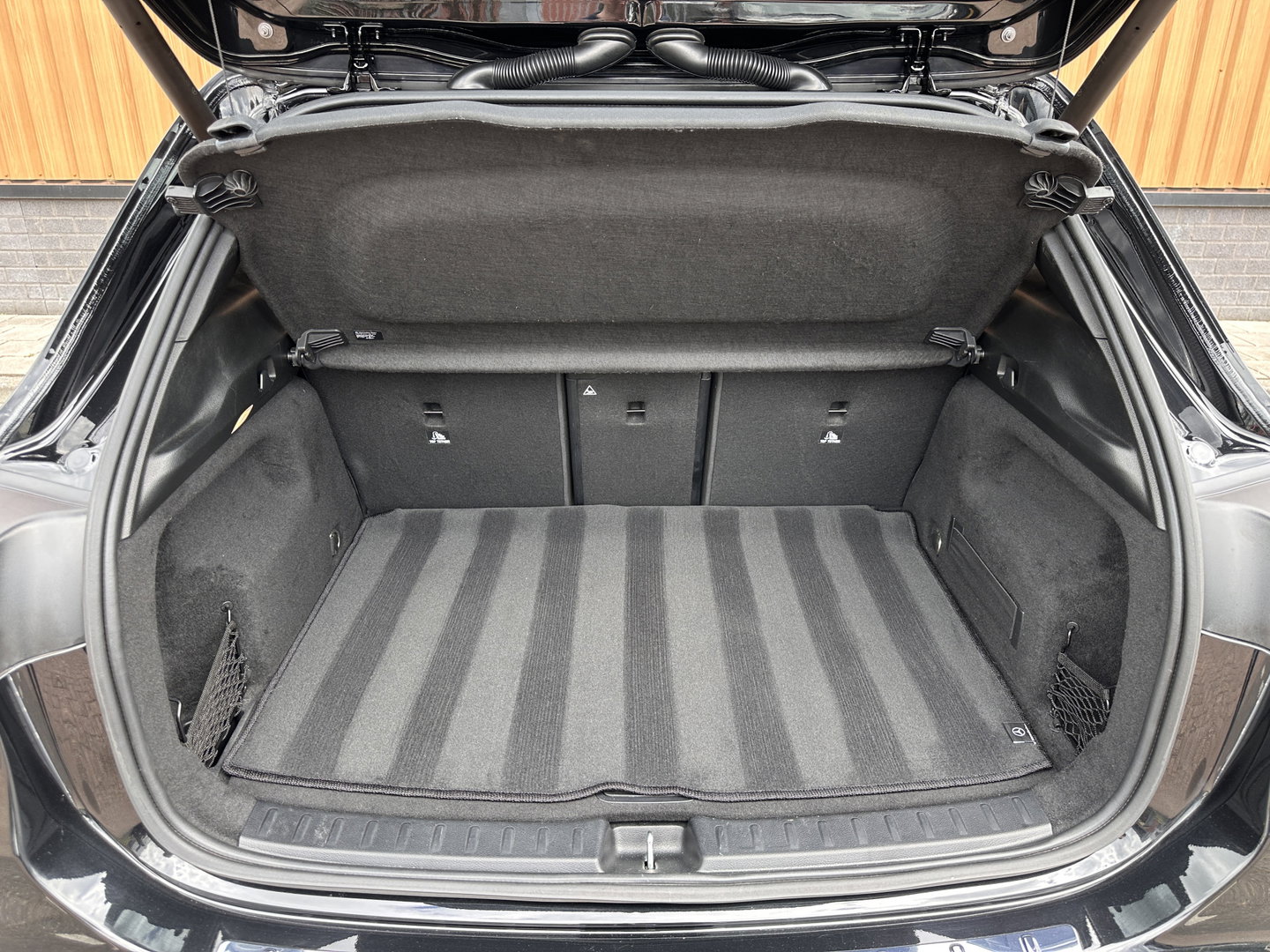 Mercedes-Benz GLA 250 4MATIC AMG Line | Panoramadak | Achteruitrijcamera | Apple Carplay | Android Auto | Sfeerverlichting | Cruise Control | Parkeersensoren | Elektrische Achterklep | Stoelverwarming