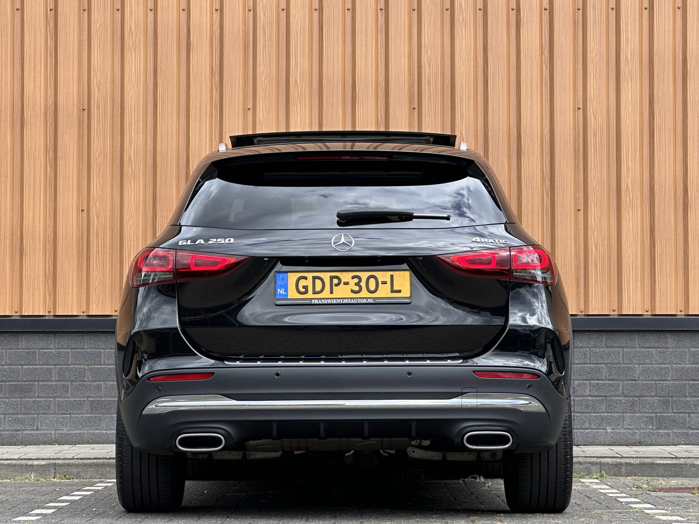 Mercedes-Benz GLA 250 4MATIC AMG Line | Panoramadak | Achteruitrijcamera | Apple Carplay | Android Auto | Sfeerverlichting | Cruise Control | Parkeersensoren | Elektrische Achterklep | Stoelverwarming