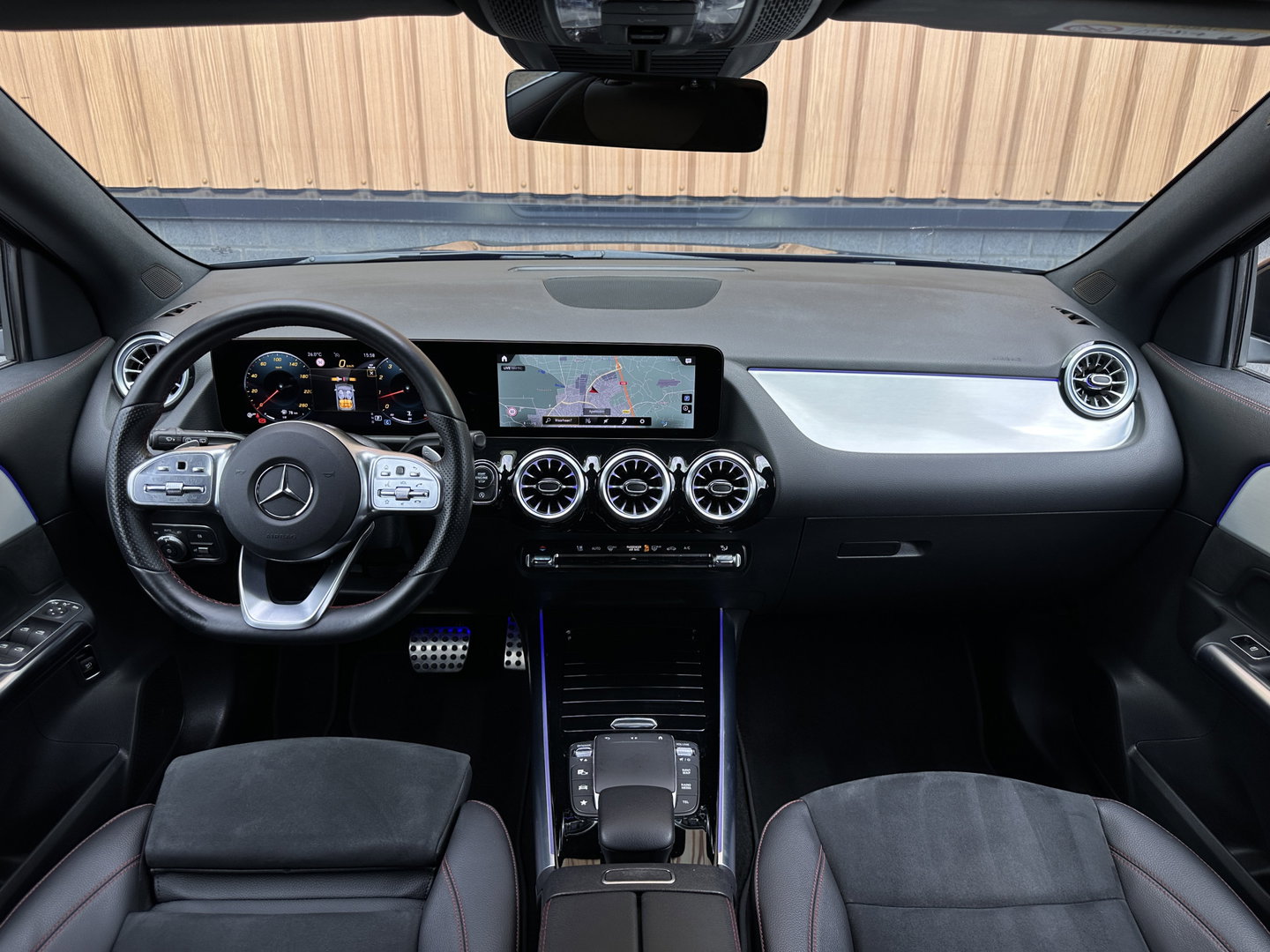 Mercedes-Benz GLA 250 4MATIC AMG Line | Panoramadak | Achteruitrijcamera | Apple Carplay | Android Auto | Sfeerverlichting | Cruise Control | Parkeersensoren | Elektrische Achterklep | Stoelverwarming