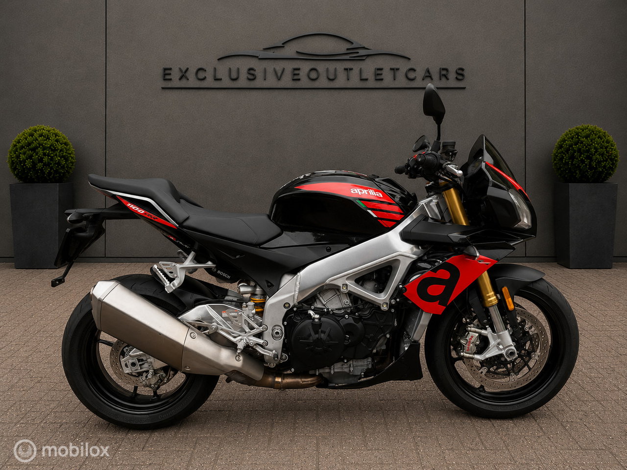 Aprilia Tuono V4