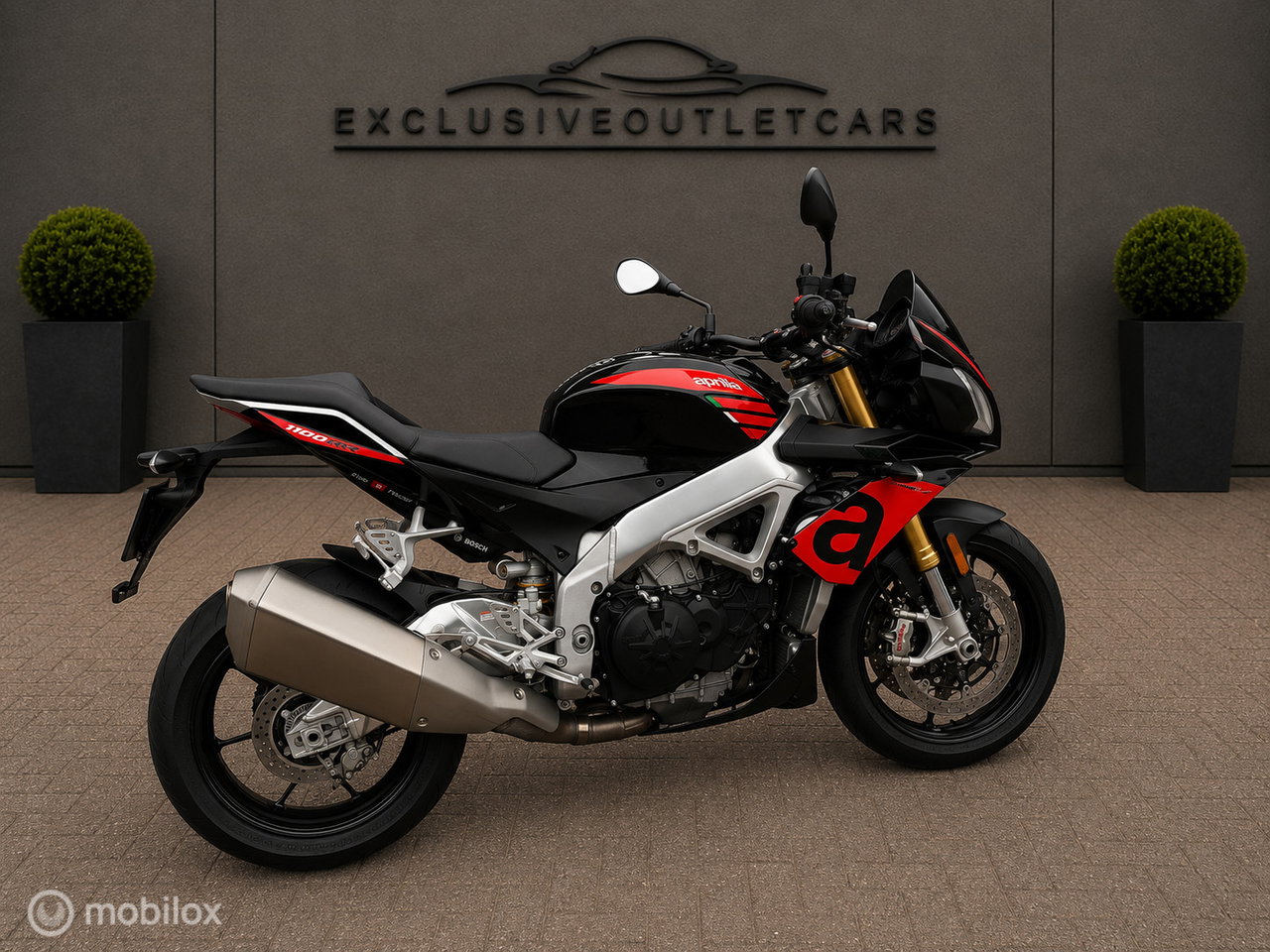 Aprilia Tuono V4