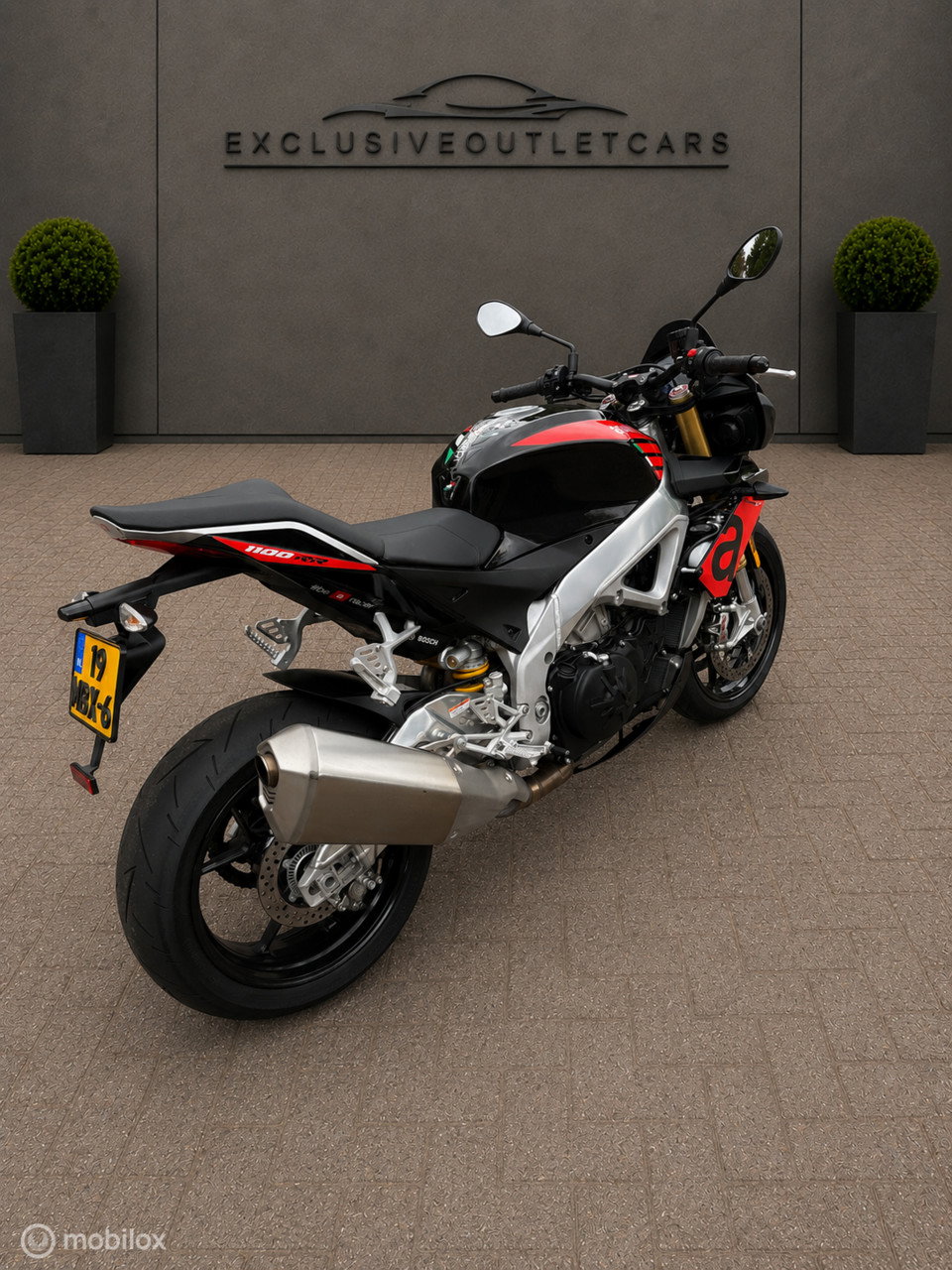Aprilia Tuono V4