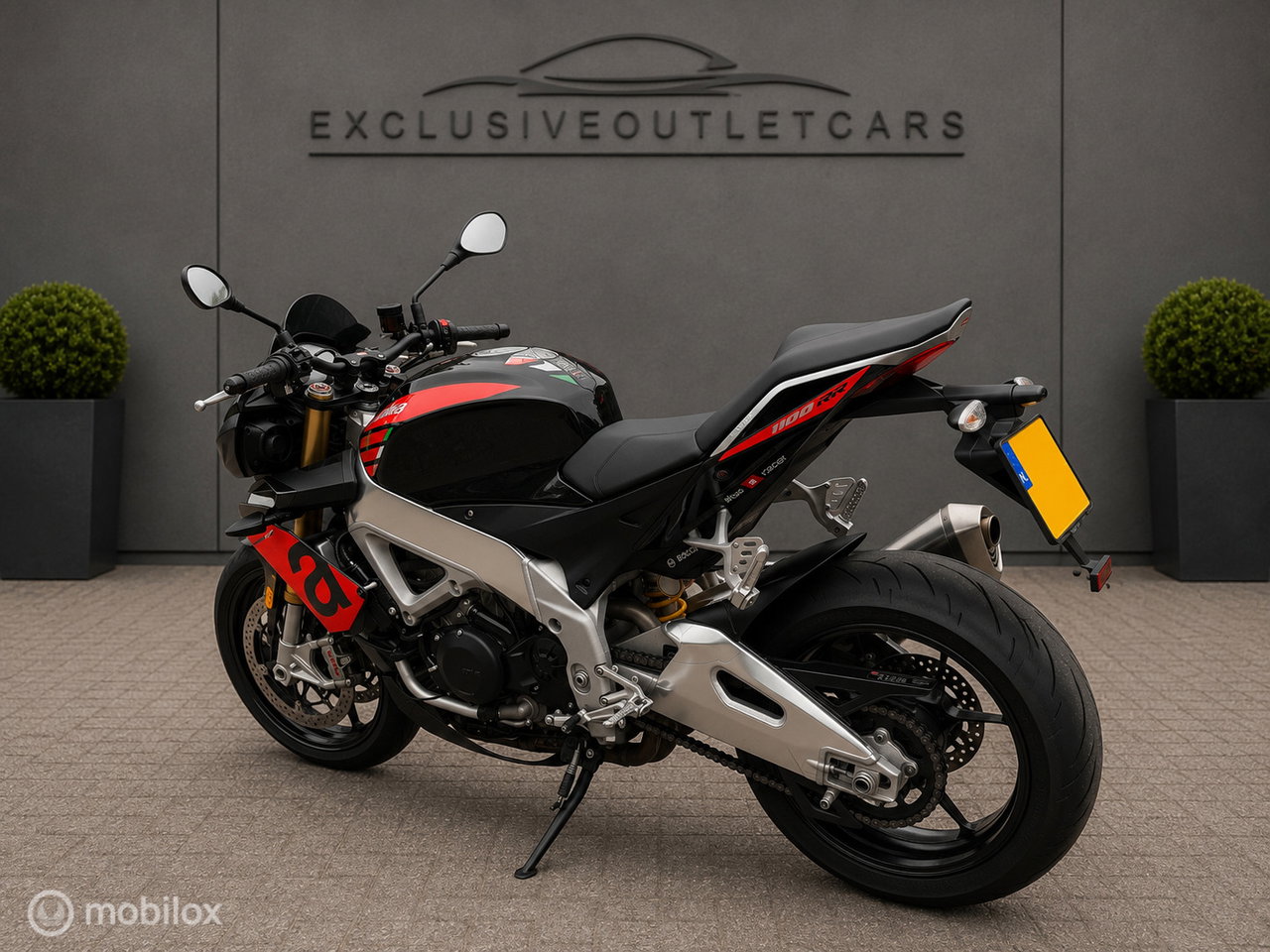 Aprilia Tuono V4