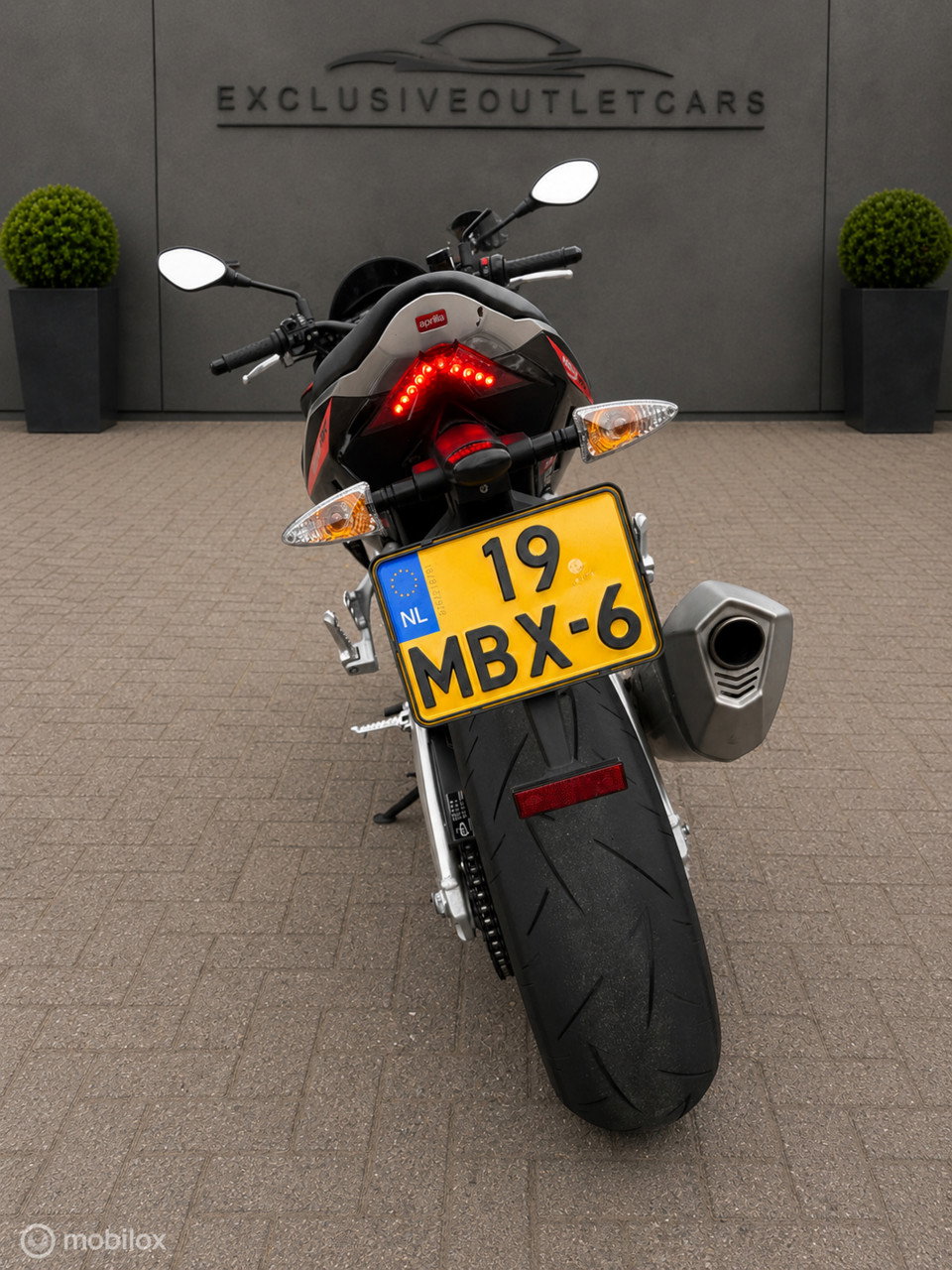 Aprilia Tuono V4