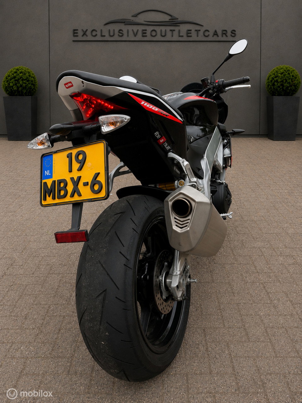 Aprilia Tuono V4