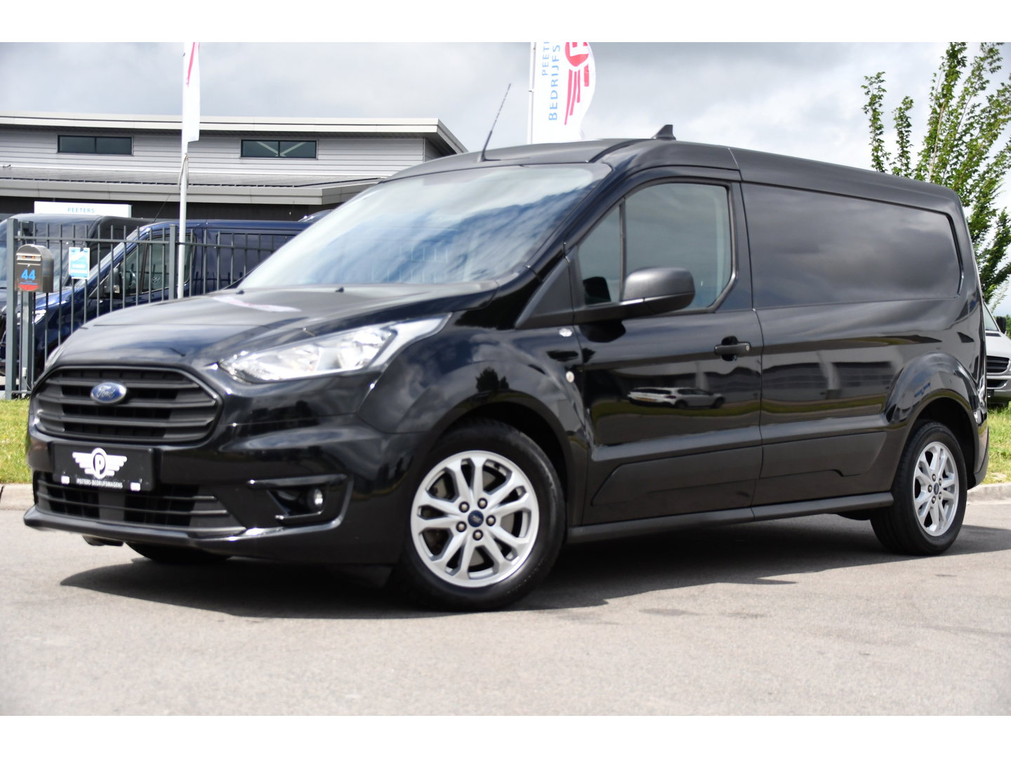 Ford Transit Connect 1.5 EcoBlue L2 Edition Camera, Cruise, Carplay, 100pk, Automaat, Sensoren, Trekhaak, Airco, Multimedia, Navi, Uniek!