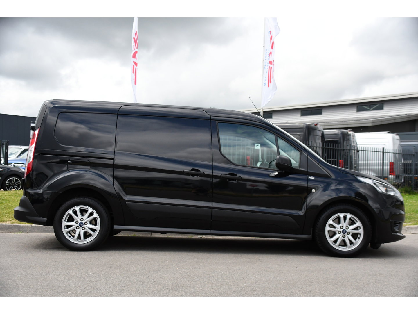 Ford Transit Connect 1.5 EcoBlue L2 Edition Camera, Cruise, Carplay, 100pk, Automaat, Sensoren, Trekhaak, Airco, Multimedia, Navi, Uniek!